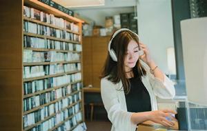 背著吉他的蝙蝠女俠 背著吉他的蝙蝠女俠