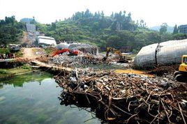 8·13鳳凰縣沱江大橋垮塌事故
