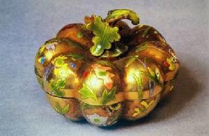 後宮的畫琺瑯花卉粉盒——四季花開皆收粉