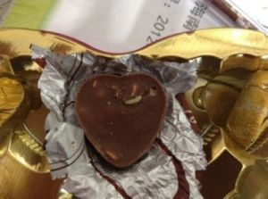 #德芙朱古力現活蛆#