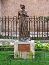 凱薩琳的塑像，位於埃納雷斯堡