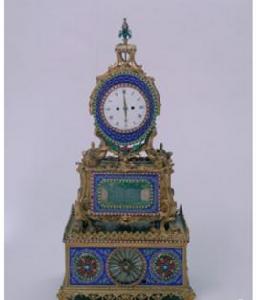 清銅鍍金琺瑯轉花活動人物鍾 清銅鍍金琺瑯轉花活動人物鍾