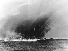 二戰中美國火箭炮支援艦發射火箭彈