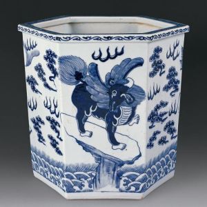 .青花麒麟紋六方形畫缸