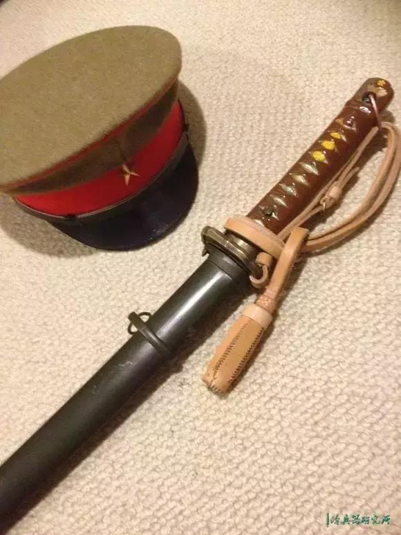 這把九五式軍刀的刀柄被翻新過