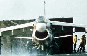 美國海軍的艦載機參加了暴怒行動