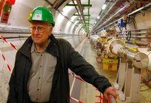 2008年4月，希格斯參觀了CERN的LHC隧道
