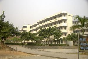 黎少中學 黎少中學