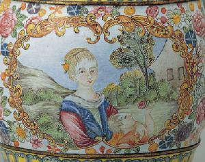 清乾隆畫琺瑯西洋母子圖罐(放大圖)