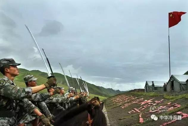 騎兵不死:中國最後的騎兵部隊,每一刻都為作戰而準備! 騎兵不死:中國最後的騎兵部隊,每一刻都為作戰而準備!