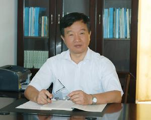 阮忠[海南師範大學中國散文研究中心主任]