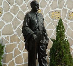 愛國華僑陳嘉庚塑像