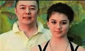 張鐵林及其女兒月亮