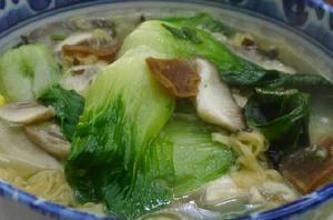 蘑菇青菜面 蘑菇青菜面