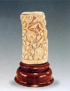 象牙鏤雕花鳥檯燈