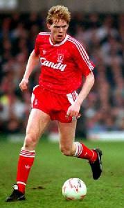 斯湯頓[愛爾蘭足球運動員史蒂夫·斯湯頓]