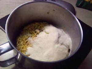 在網上走紅的奶粉泡麵