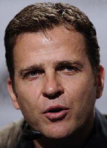 埃爾汗·居文 埃爾汗·居文