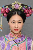 胡定欣飾演彩藍