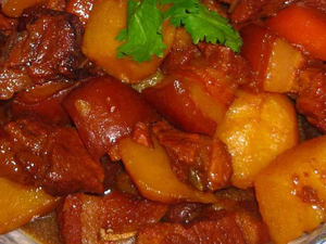 土豆胡蘿蔔燒花肉