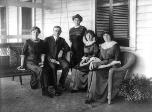 （圖）伍德羅．威爾遜與他的妻子、女兒在1912年合影