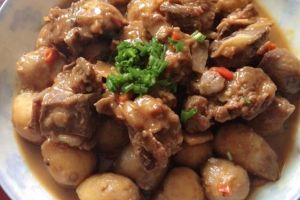 紅燒芋仔雞 紅燒芋仔雞