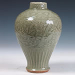 龍泉窯青瓷刻花梅瓶