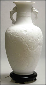 白瓷工藝品-五龍瓶燈