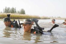 現代體育訓練武裝泅渡