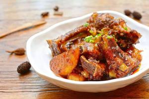 香油燜排骨