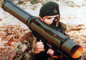 英國勞80式94mm火箭筒 英國勞80式94mm火箭筒