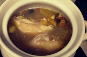 胡椒根燉雞湯 胡椒根燉雞湯