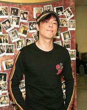 《活著便精彩》詞曲創作者：黃貫中