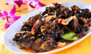 肉片茶樹菇燒木耳 肉片茶樹菇燒木耳
