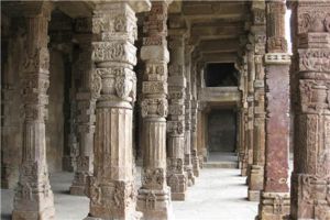 庫瓦特·烏爾·伊斯蘭清真寺 庫瓦特·烏爾·伊斯蘭清真寺