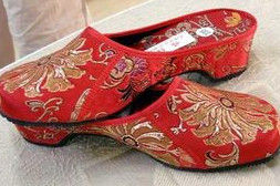 紅繡鞋