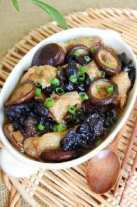 香菇銀耳蒸雞 香菇銀耳蒸雞