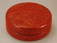 剔紅牡丹圓盒 剔紅牡丹圓盒