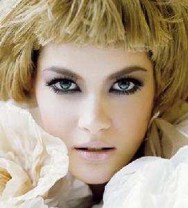 （圖）黑色煙燻妝