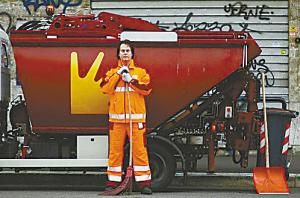 鬱悶寫真之二：弗朗西斯科，37歲的清潔工，工業化學博士。