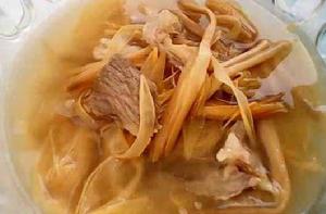 黃花菜瘦肉湯 黃花菜瘦肉湯