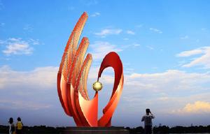 和諧共進 雕塑作品