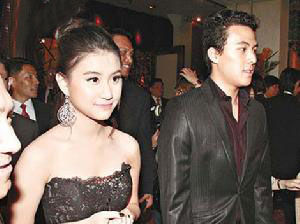 何猷啟與姐姐何超蓮