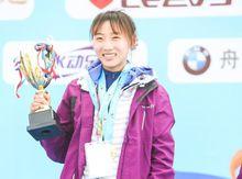 李芷萱在領獎台上