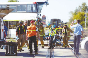 巴西捷運列車與火車相撞