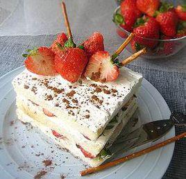 奶油草莓土司塔 奶油草莓土司塔