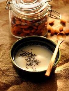 黑芝麻杏仁茶 黑芝麻杏仁茶