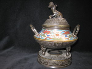 銅胎掐絲琺瑯饕餮紋香爐 銅胎掐絲琺瑯饕餮紋香爐