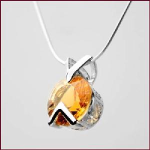 夢妮爾&middot;丹