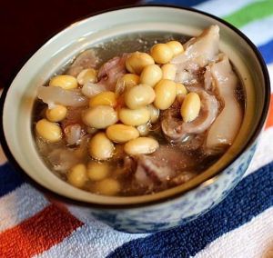 黃豆豬腳湯